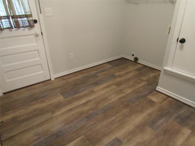 105 N 4th, Mabank, TX 75147