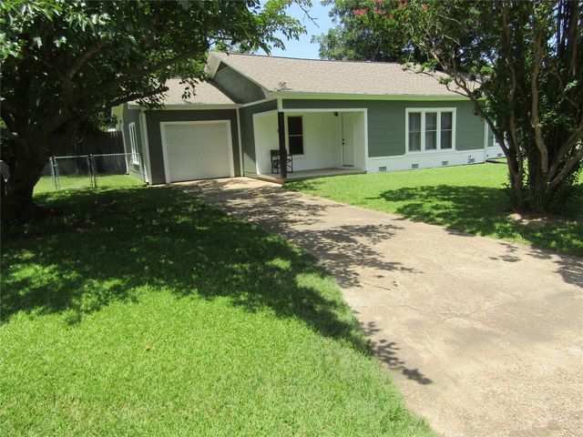 105 N 4th, Mabank, TX 75147