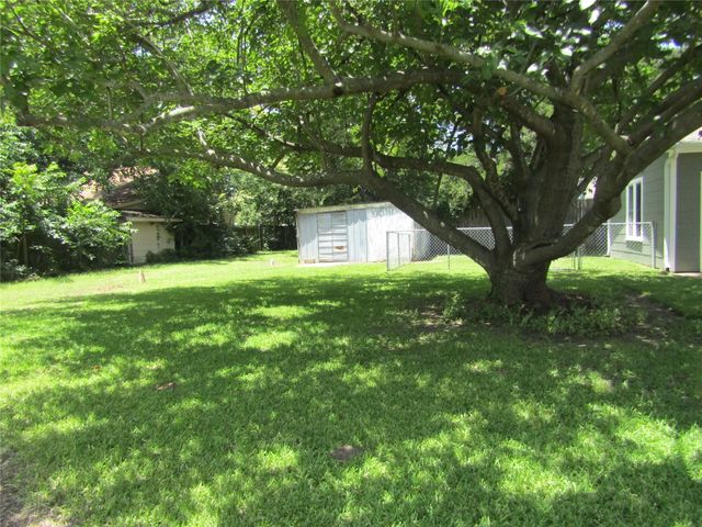 105 N 4th, Mabank, TX 75147