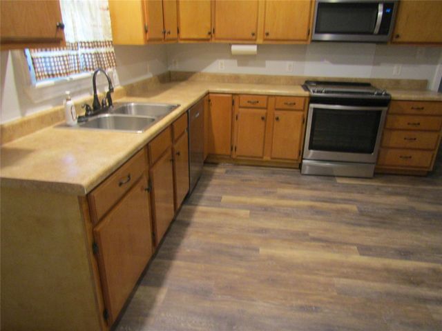 105 N 4th, Mabank, TX 75147