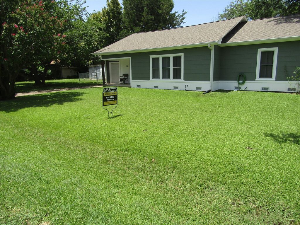 105 N 4th, Mabank, TX 75147