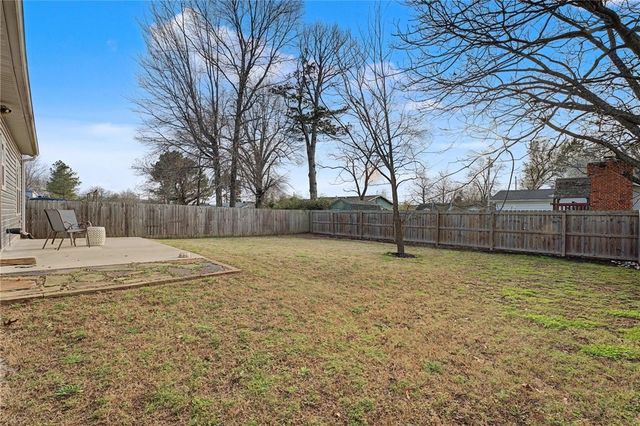 705 S Dockery Lane, Fayetteville, AR 72701