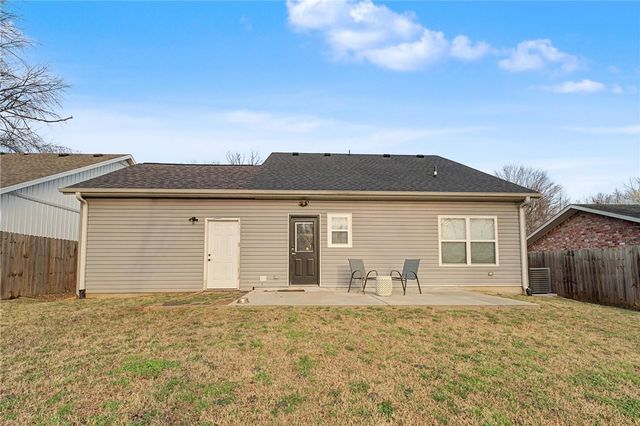 705 S Dockery Lane, Fayetteville, AR 72701