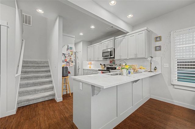 705 S Dockery Lane, Fayetteville, AR 72701