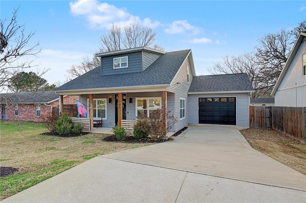 705 S Dockery Lane, Fayetteville, AR 72701