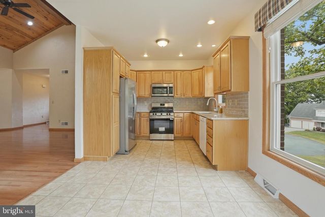 34 HARRINGTON WAY, Greensburg, PA 15601
