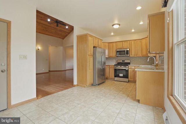 34 HARRINGTON WAY, Greensburg, PA 15601