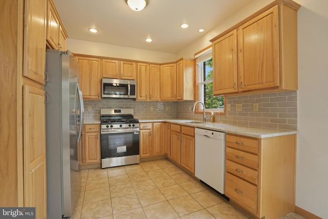 34 HARRINGTON WAY, Greensburg, PA 15601