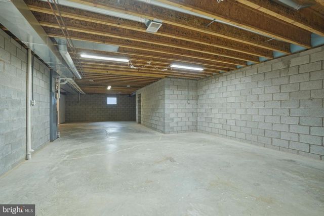 34 HARRINGTON WAY, Greensburg, PA 15601