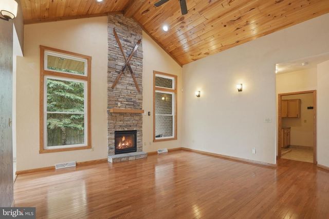 34 HARRINGTON WAY, Greensburg, PA 15601