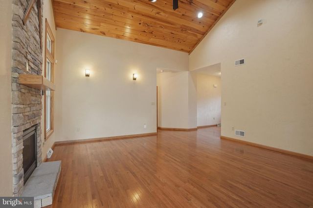 34 HARRINGTON WAY, Greensburg, PA 15601