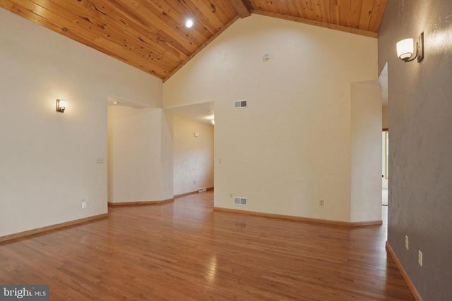 34 HARRINGTON WAY, Greensburg, PA 15601