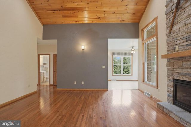 34 HARRINGTON WAY, Greensburg, PA 15601