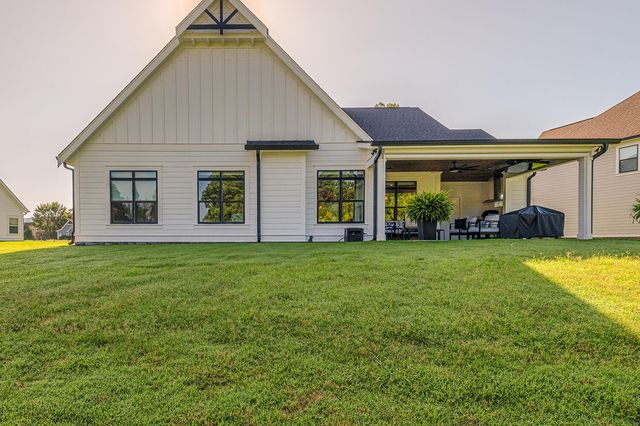 8289 Blackrock Drive, Ooltewah, TN 37363