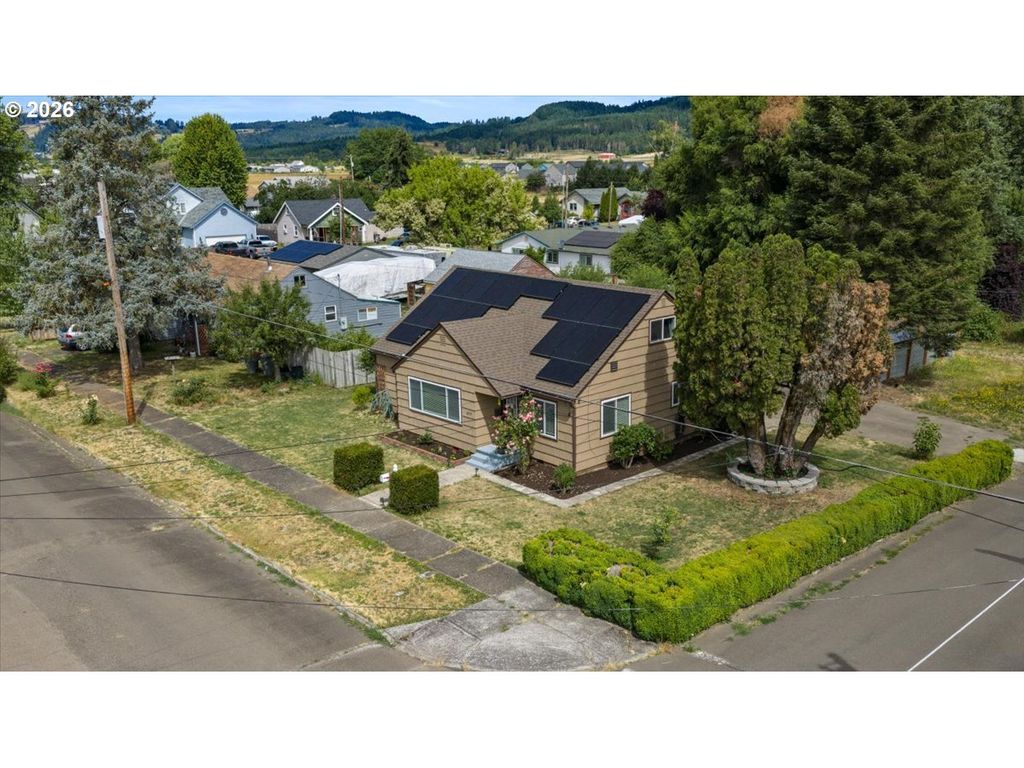 Image 1 of property listing at 409 Nw YAMHILL St, Sheridan, OR 97378