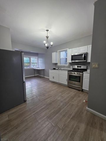 34 8Th Ave, Paterson City, NJ 07524