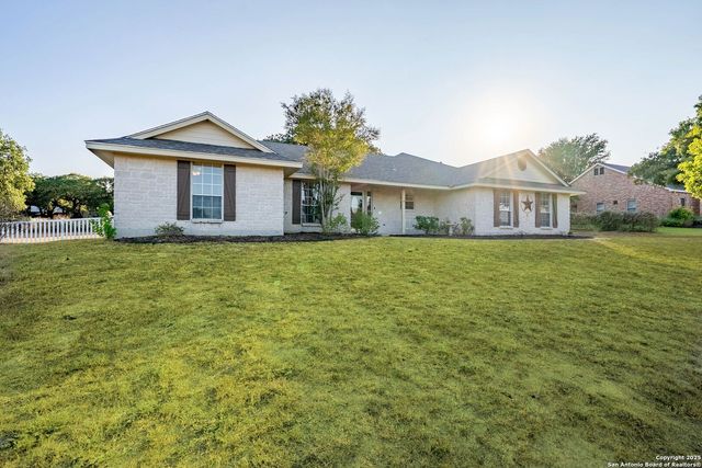 1213 Hillside Oaks Dr, La Vernia, TX 78121