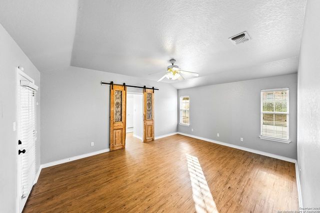 1213 Hillside Oaks Dr, La Vernia, TX 78121