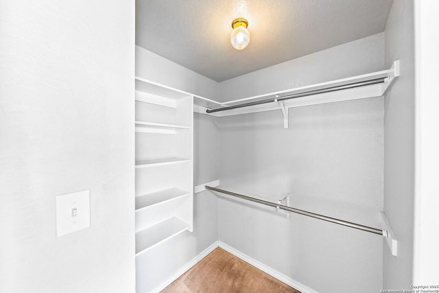 1213 Hillside Oaks Dr, La Vernia, TX 78121