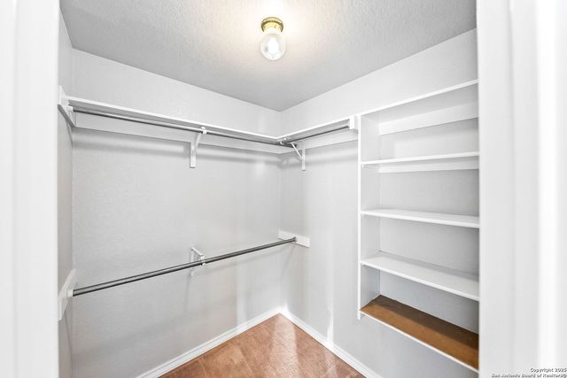 1213 Hillside Oaks Dr, La Vernia, TX 78121