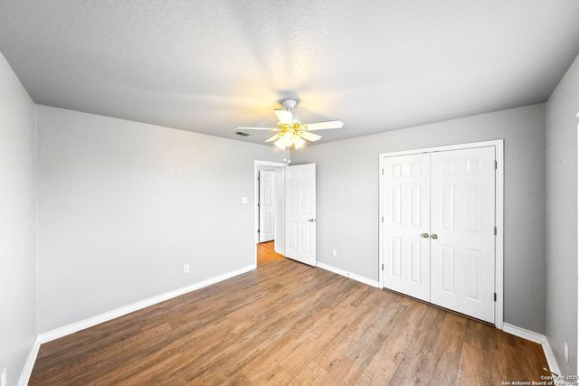 1213 Hillside Oaks Dr, La Vernia, TX 78121