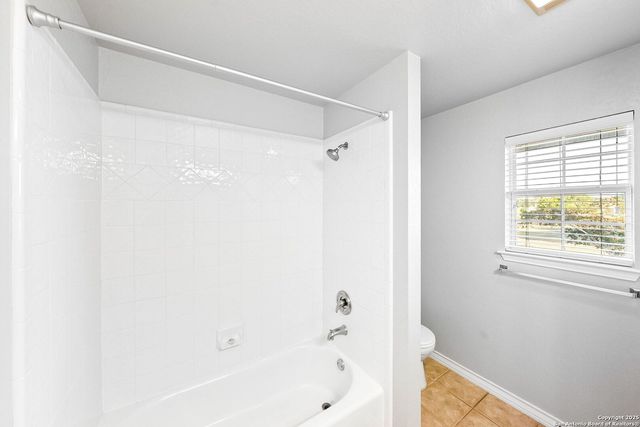 1213 Hillside Oaks Dr, La Vernia, TX 78121