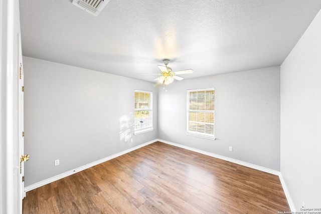 1213 Hillside Oaks Dr, La Vernia, TX 78121