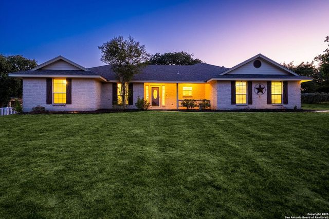 1213 Hillside Oaks Dr, La Vernia, TX 78121