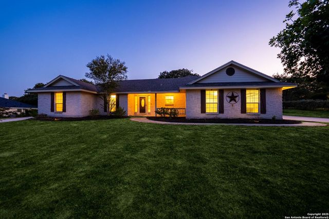 1213 Hillside Oaks Dr, La Vernia, TX 78121