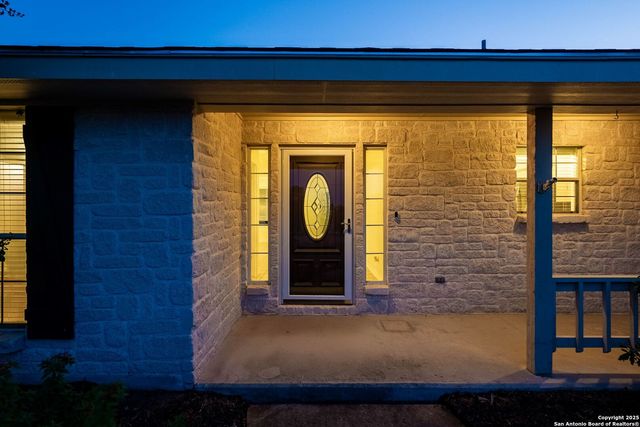 1213 Hillside Oaks Dr, La Vernia, TX 78121