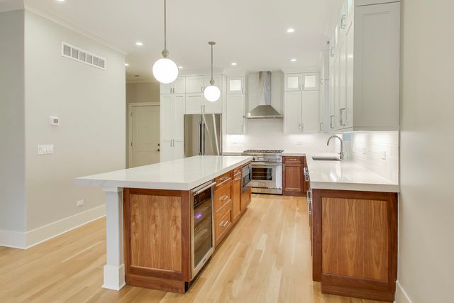 4135 N Kenmore Avenue 2N, Chicago, IL 60613