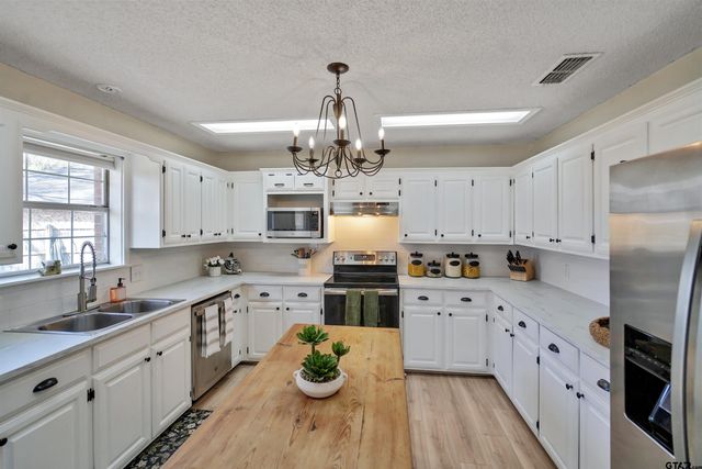 1000 Hillcrest Dr, Whitehouse, TX 75791