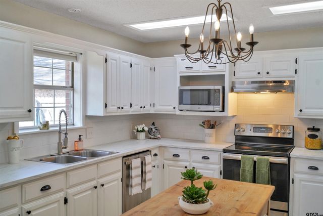 1000 Hillcrest Dr, Whitehouse, TX 75791