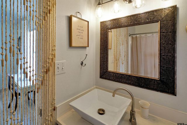 1000 Hillcrest Dr, Whitehouse, TX 75791