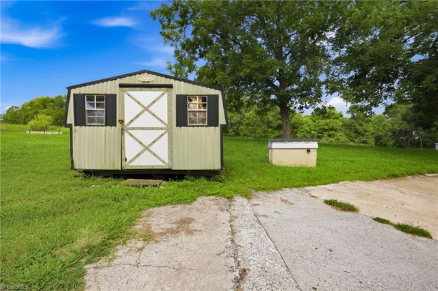 2138 Nc Highway 62, Burlington, NC 27217