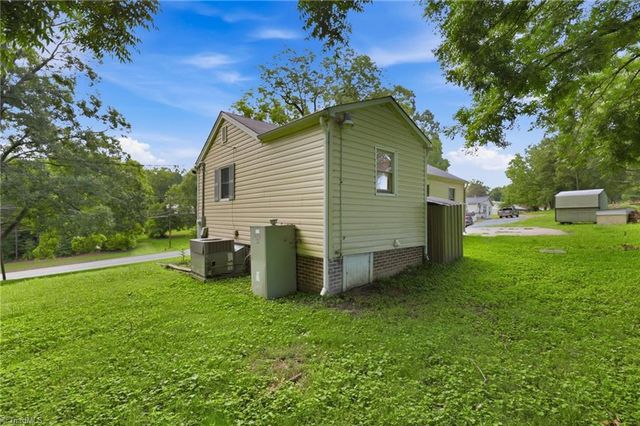 2138 Nc Highway 62, Burlington, NC 27217