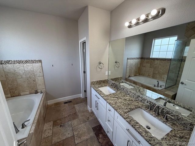 9805 W Hinsdale Place, Littleton, CO 80128