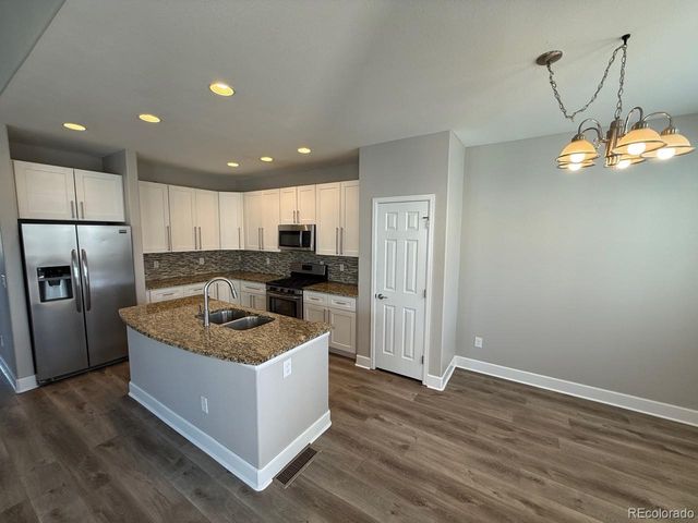 9805 W Hinsdale Place, Littleton, CO 80128