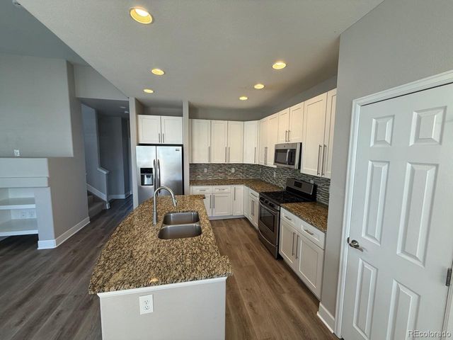 9805 W Hinsdale Place, Littleton, CO 80128