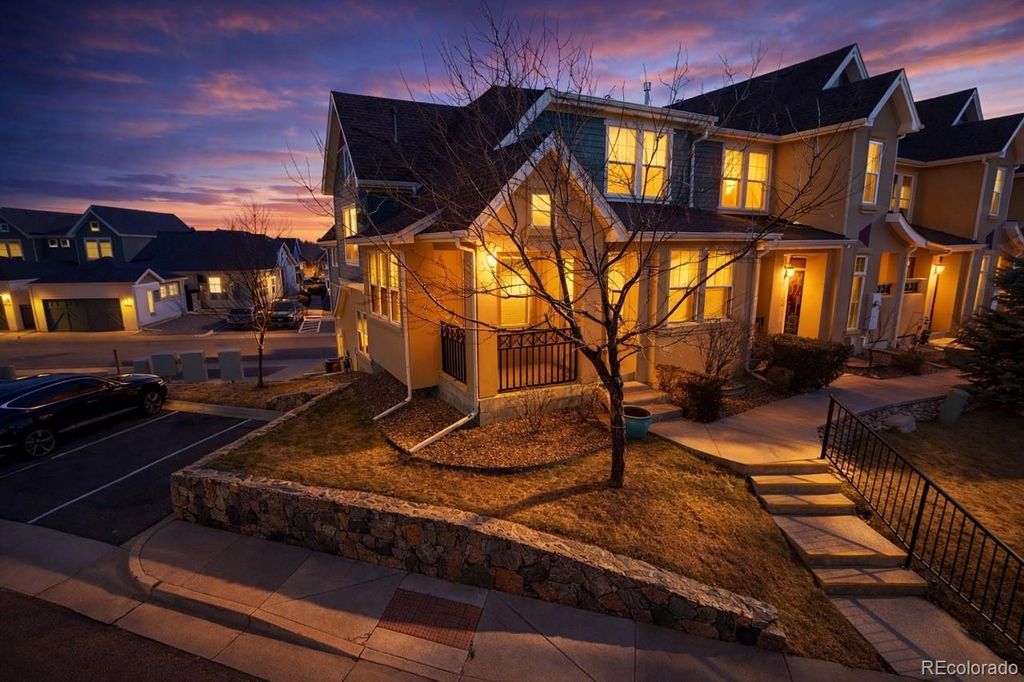 9805 W Hinsdale Place, Littleton, CO 80128