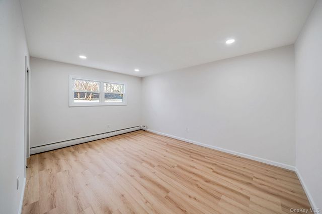 10 Cottonwood Avenue, Port Jefferson Station, NY 11776