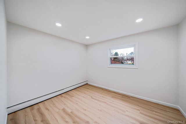 10 Cottonwood Avenue, Port Jefferson Station, NY 11776