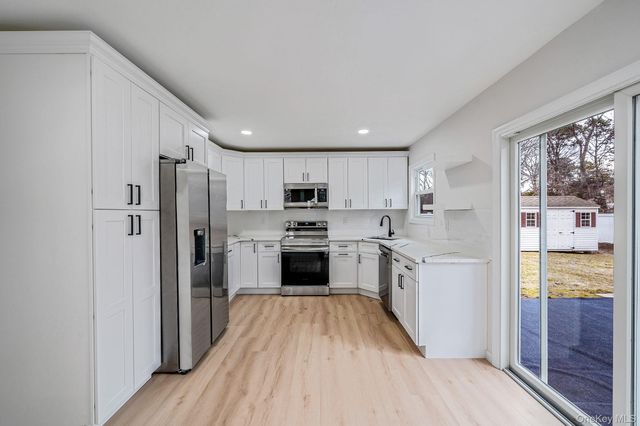 10 Cottonwood Avenue, Port Jefferson Station, NY 11776