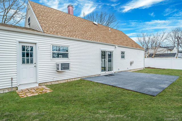 10 Cottonwood Avenue, Port Jefferson Station, NY 11776