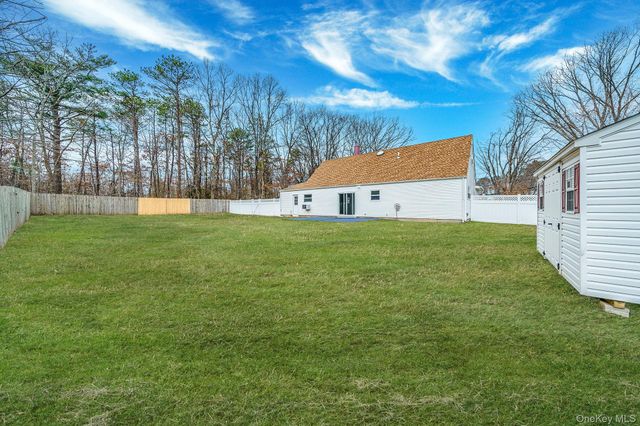 10 Cottonwood Avenue, Port Jefferson Station, NY 11776