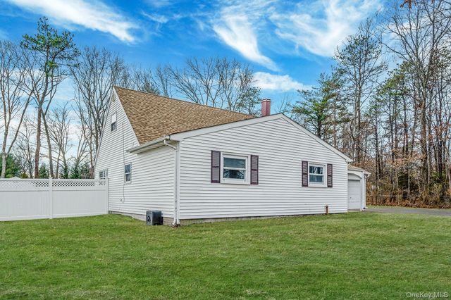 10 Cottonwood Avenue, Port Jefferson Station, NY 11776