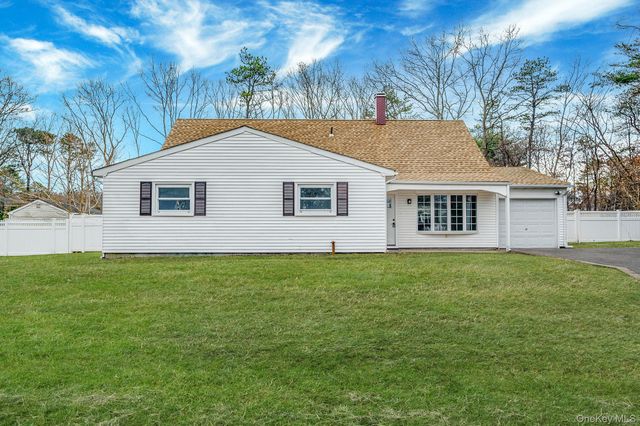 10 Cottonwood Avenue, Port Jefferson Station, NY 11776