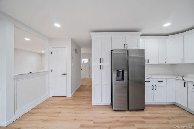 10 Cottonwood Avenue, Port Jefferson Station, NY 11776