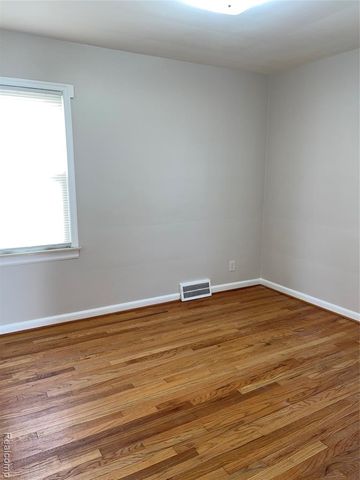 940 Saint Johns Boulevard, Lincoln Park, MI 48146