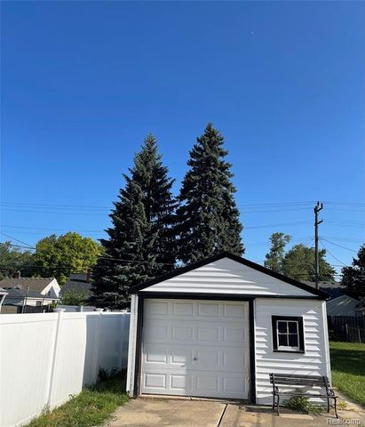 940 Saint Johns Boulevard, Lincoln Park, MI 48146